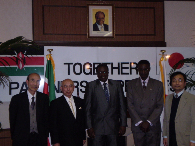 駐日アフリカ大使 果樹栽培技術を視察　African Ambassadors to Japan inspect agricultural technology