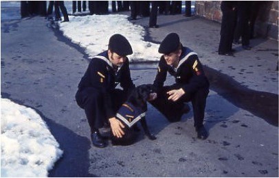 Trossi 1969 vor dem Ehrenmal Laboe