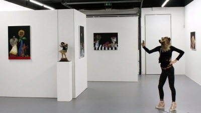 Deborah Sengl, Ausstellungsansicht Brunnhofer Galerie