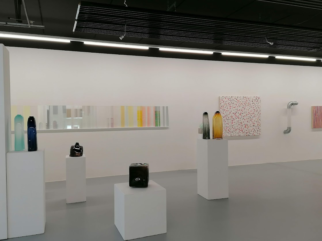 Verena Schatz, "Glass, Dots and Stripes" mit Omar Chacon, Brunnhofer Galerie, 2021
