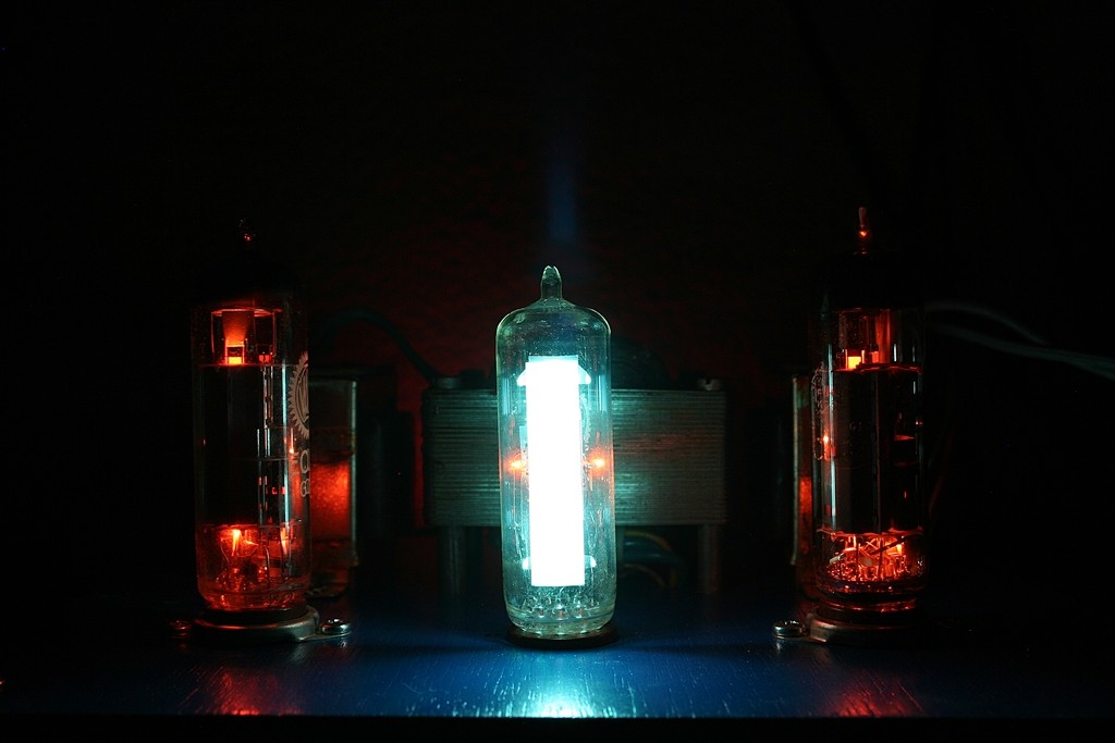 Stereoverstärker mit 2xECL86 und EM84 - Elektronische Basteleien