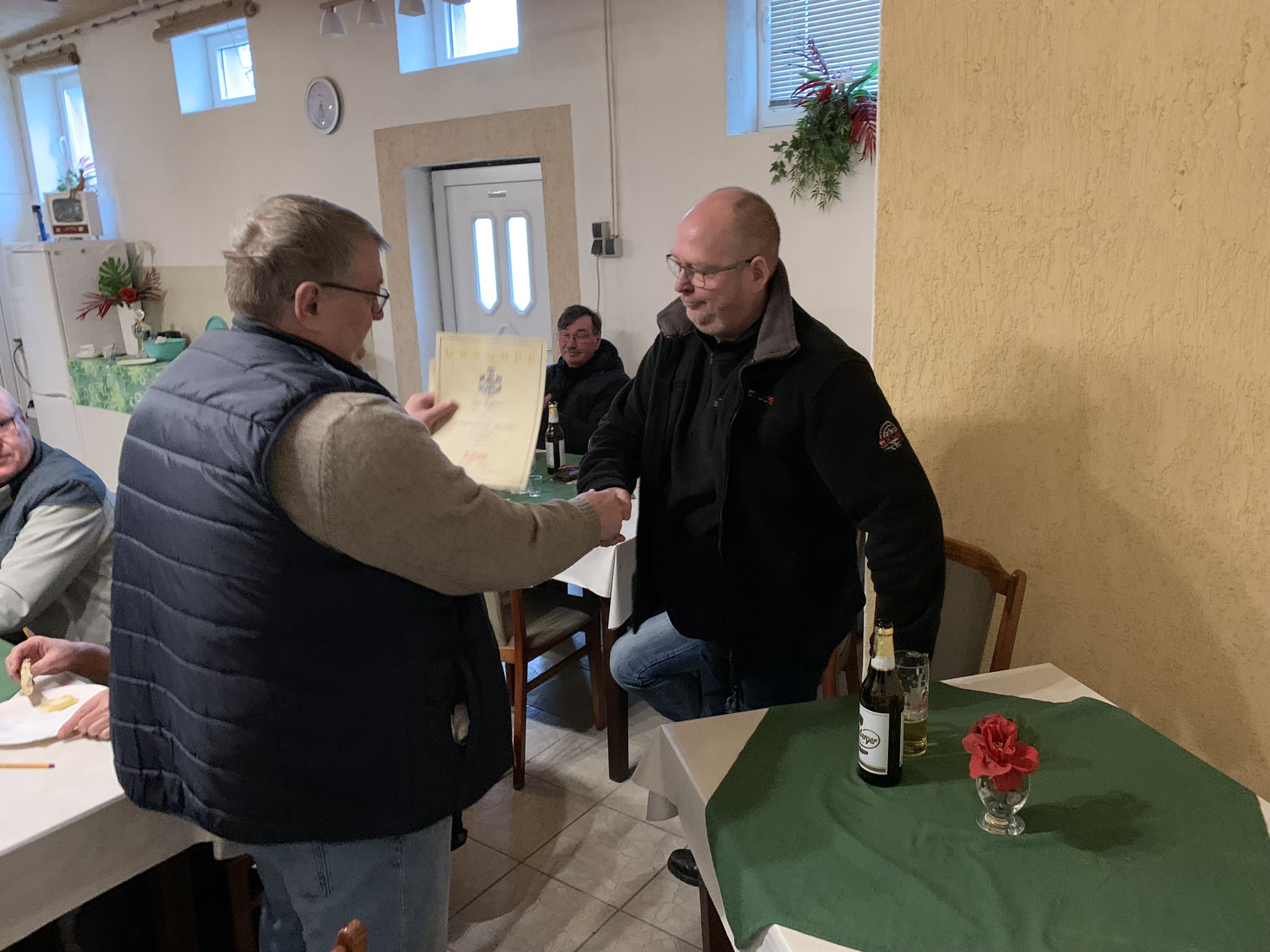 Roland hatte 100 Ringe, nach Stechen mit Fred Fünfter