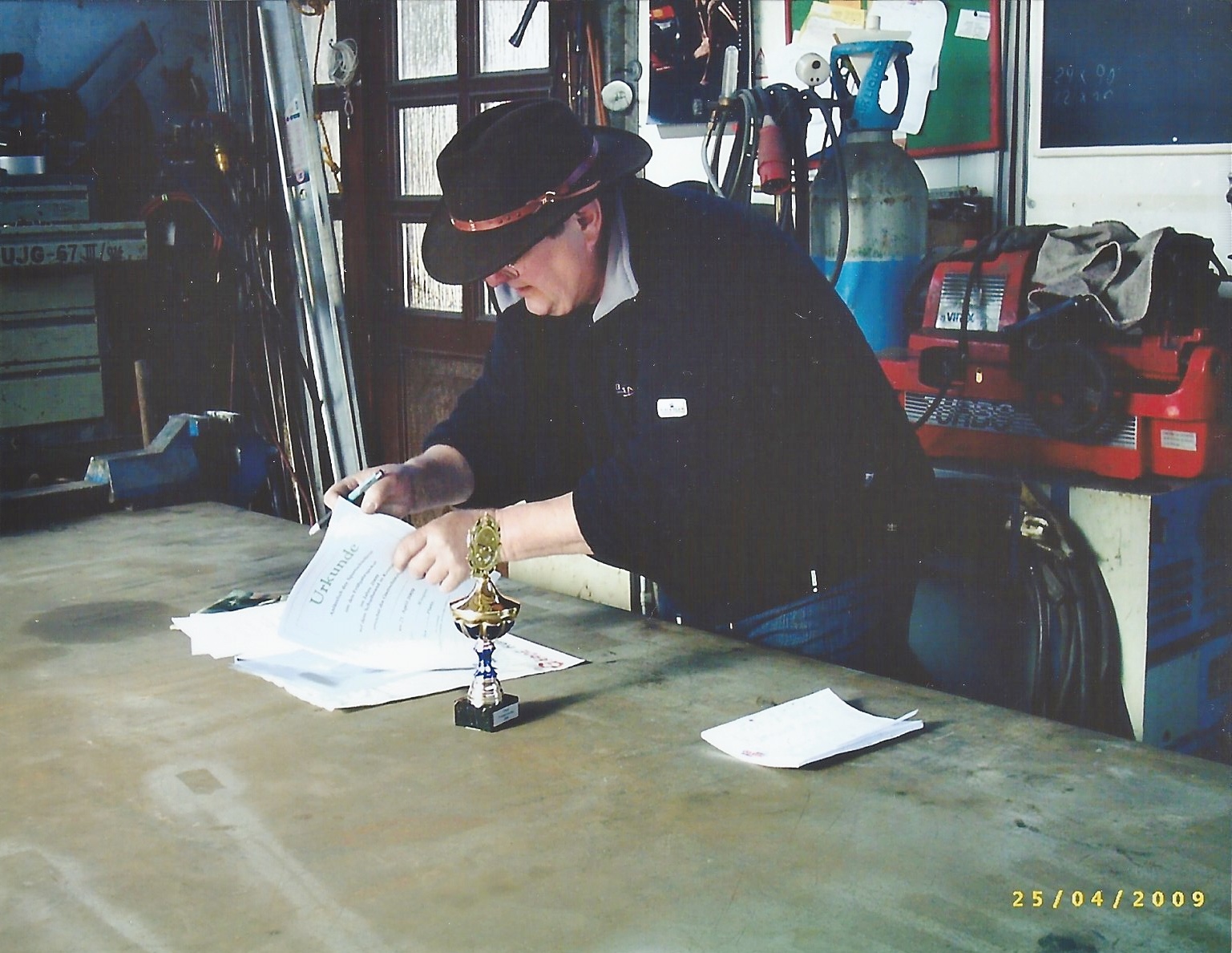 Egon bei der Auswertung