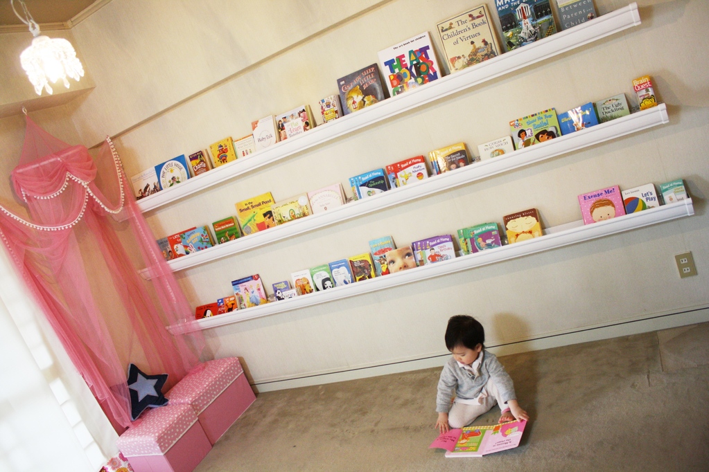 雨どい本棚が付きました Rain Gutter Bookshelves 子ども英語ママ英語Culture Kids Room英語で遊び