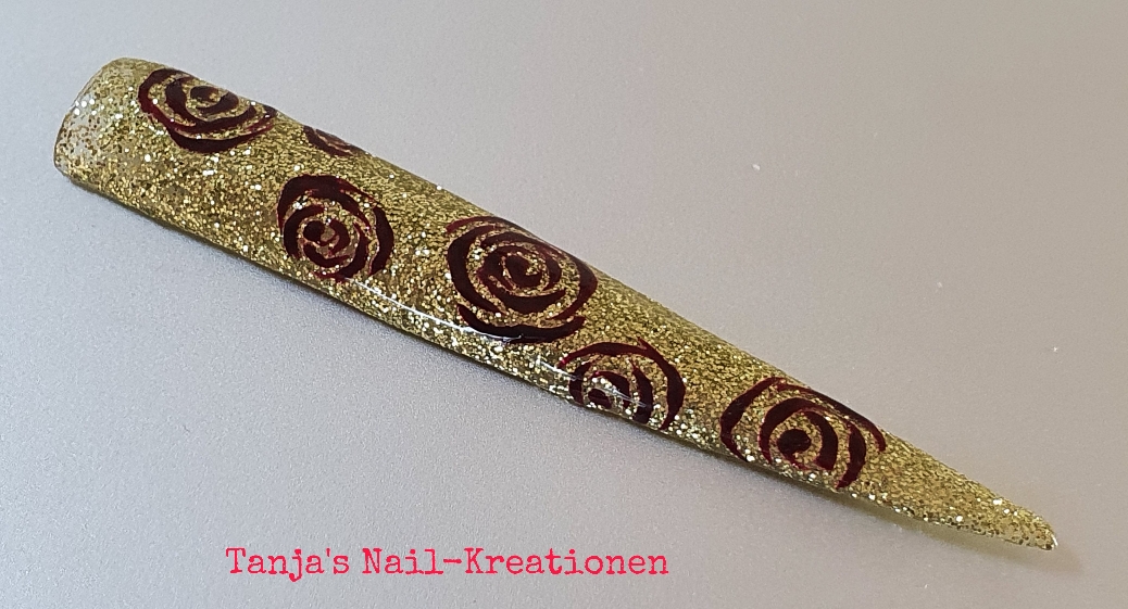 Einfache Rosen-Nailart