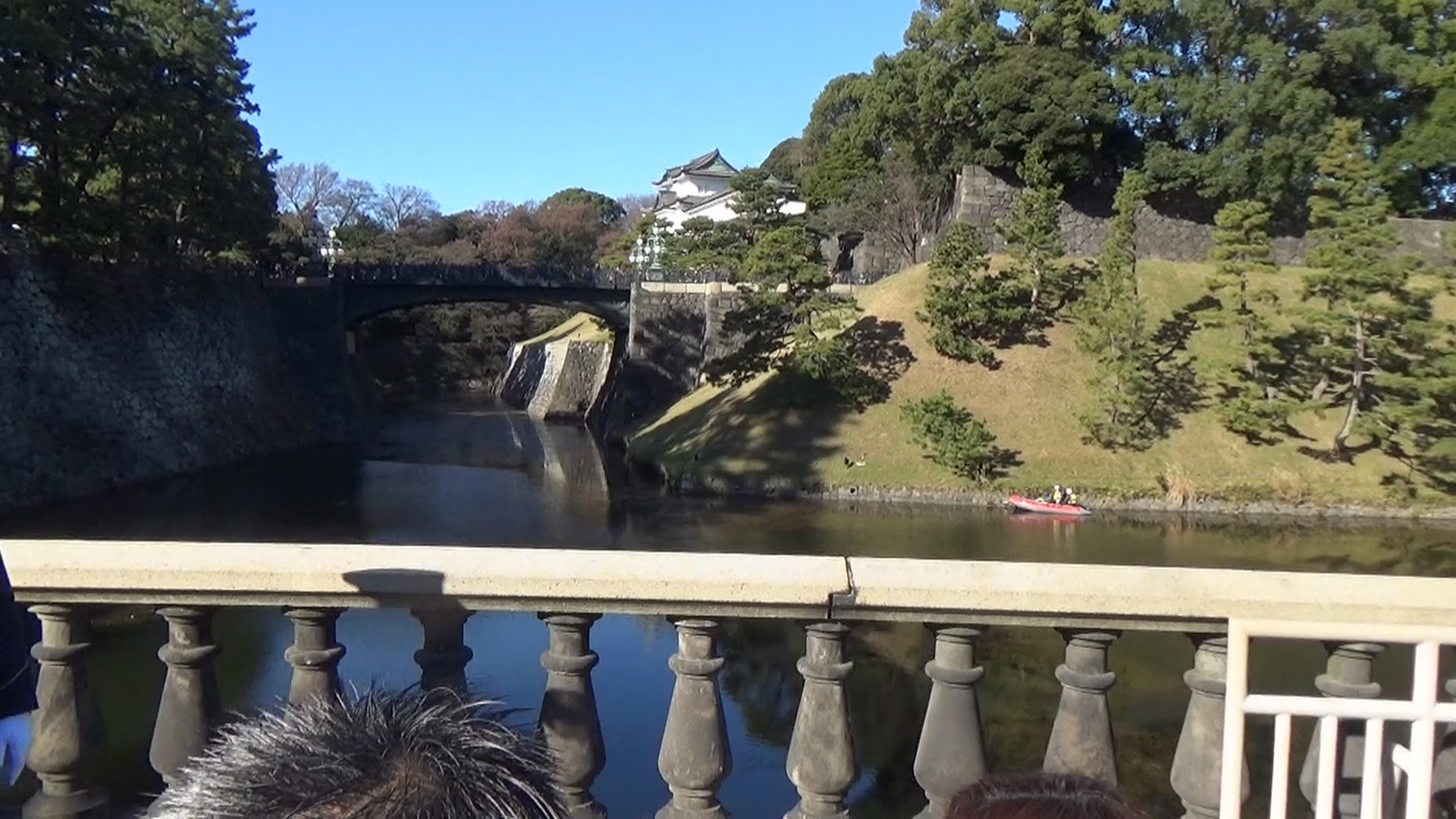 ４．二重橋  下から上を見る