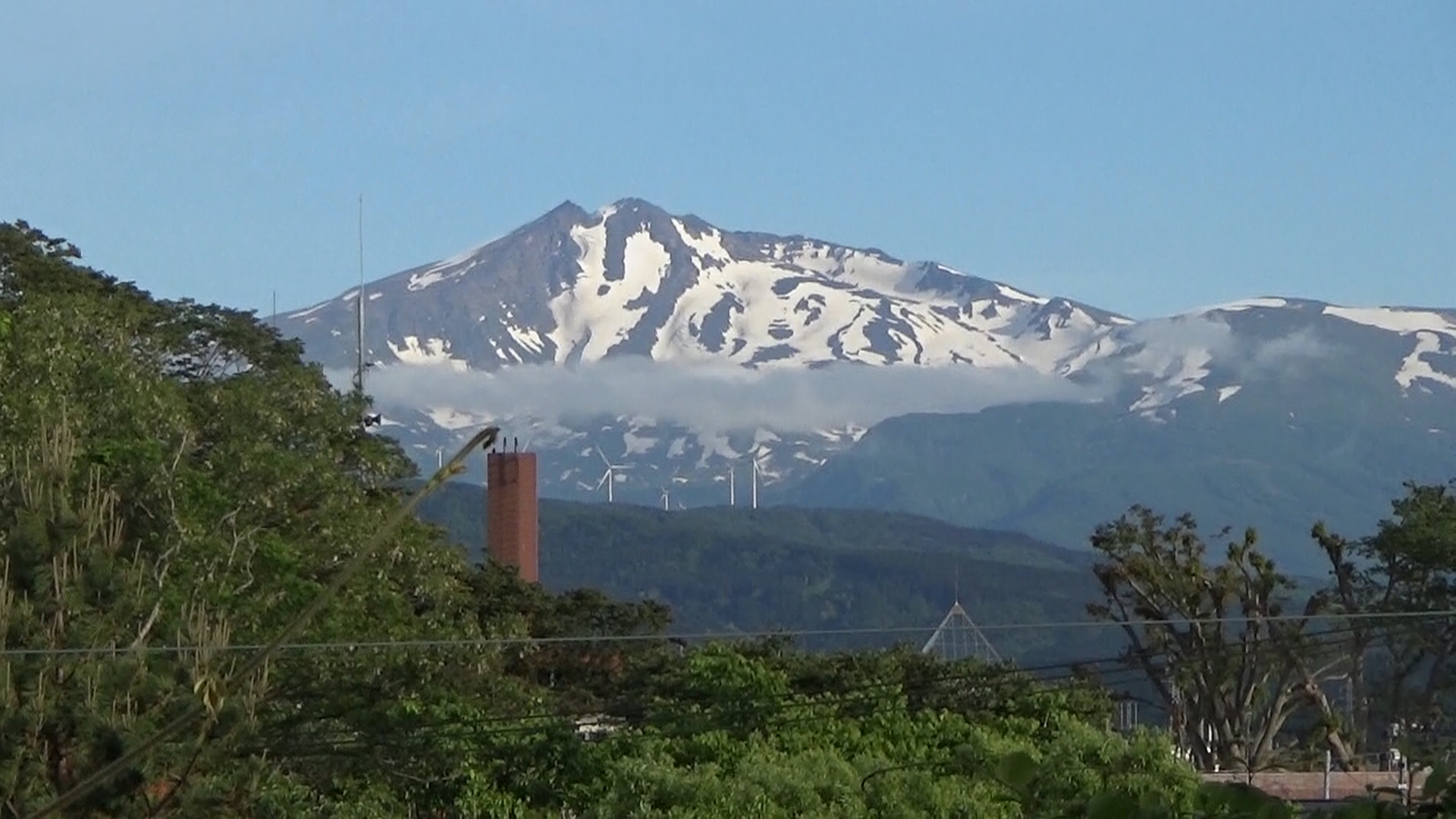 百名山最後の山、鳥海山の堂々たる雄姿