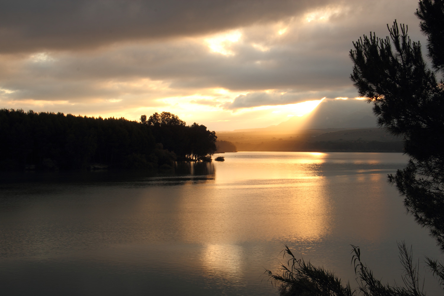 "First Sunlight"- Pantano de Cubillas, Granada - L08025