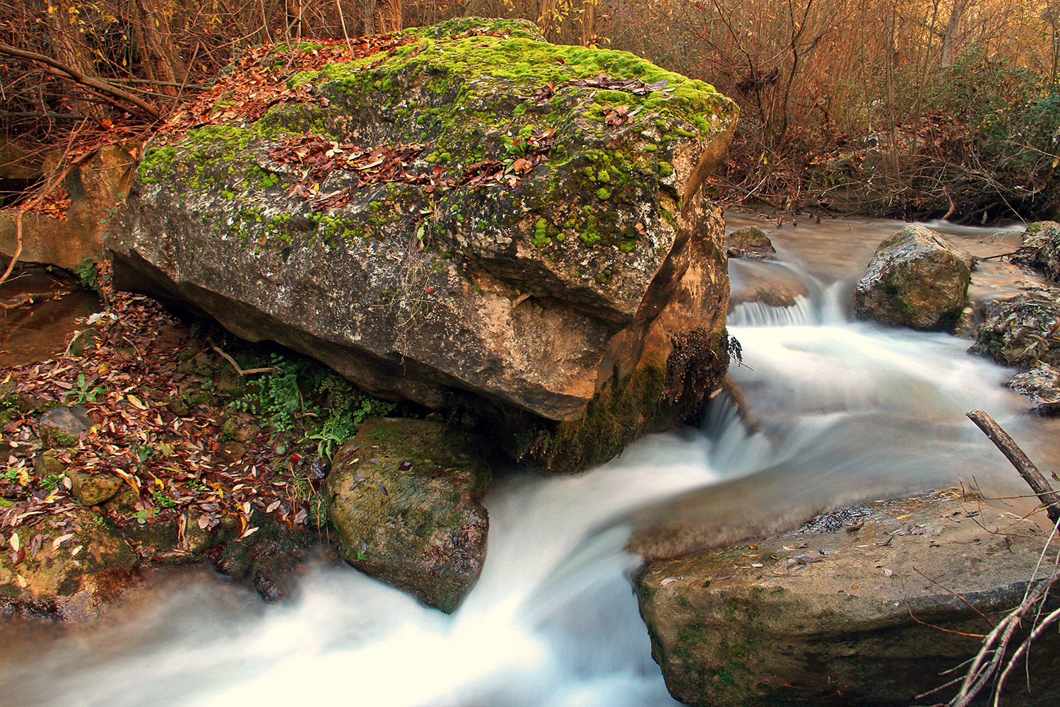 "Rock River" - Alhama, Granada - R04063