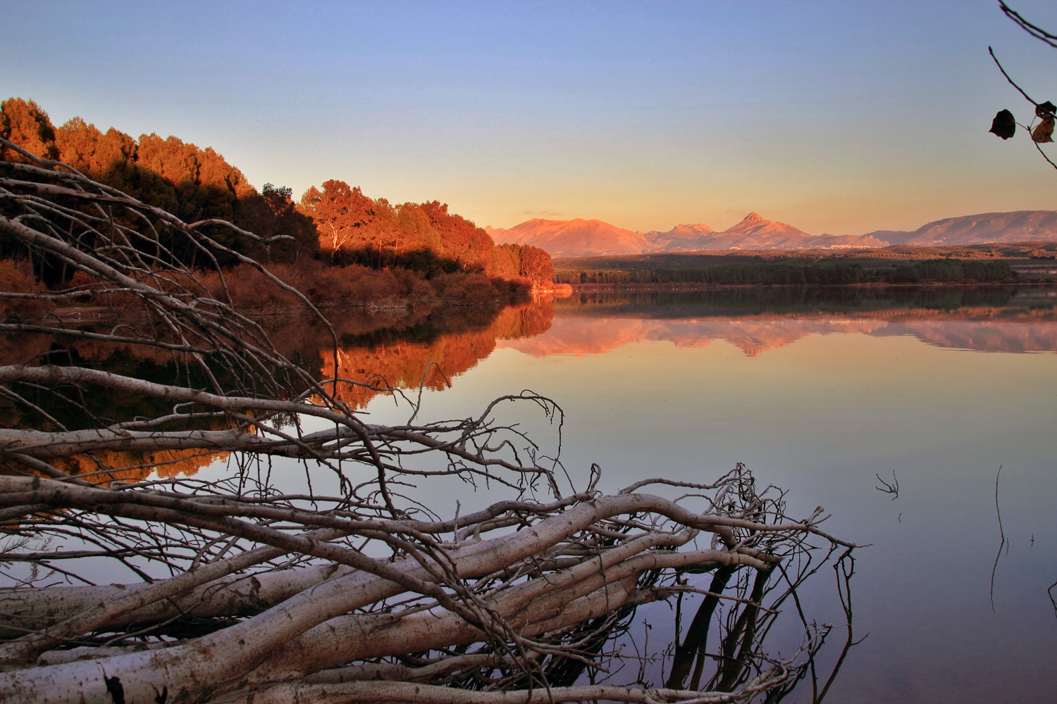 "Sun Set Reflection" - Pantano de Cubillas, Granada - L04501