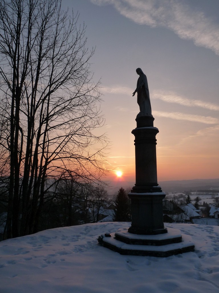 Vierge du cimetière de Hauteville