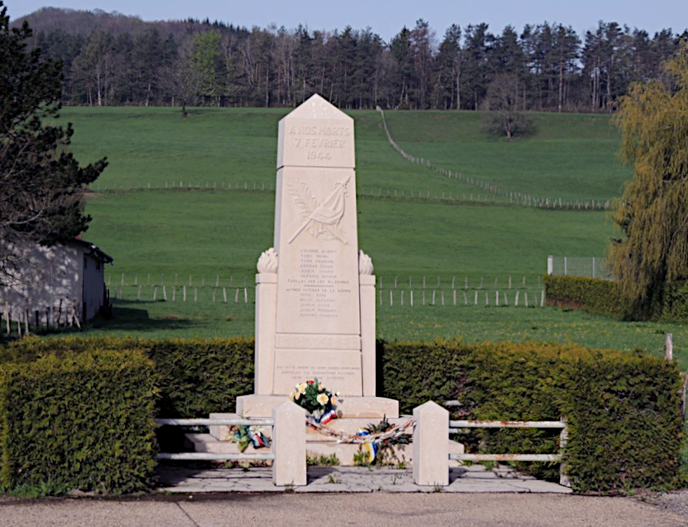 Monument aux Morts de Corlier- Lieudit au village, en hommage aux victimes de la répression allemande du 8 février 1944. (Opération Caporal)