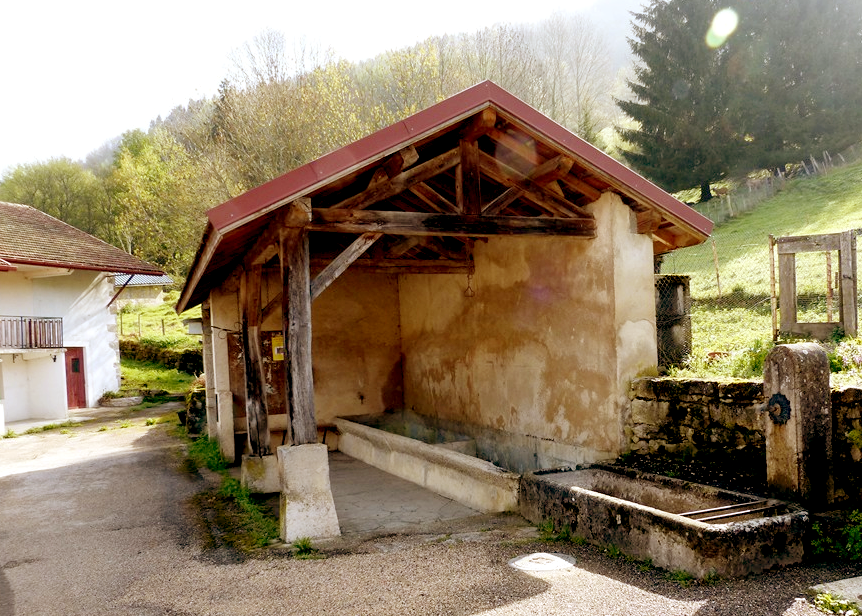 Fontaine-lavoir de Résinand (Aranc)