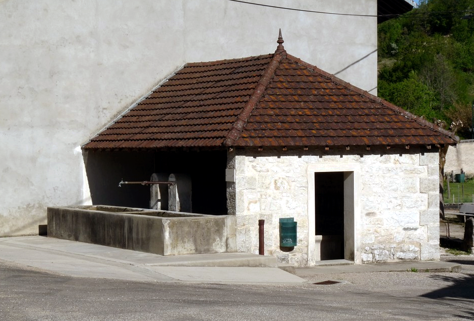 Fontaine-lavoir (Prémillieu)