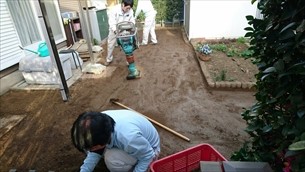 防草シート・砂利敷き