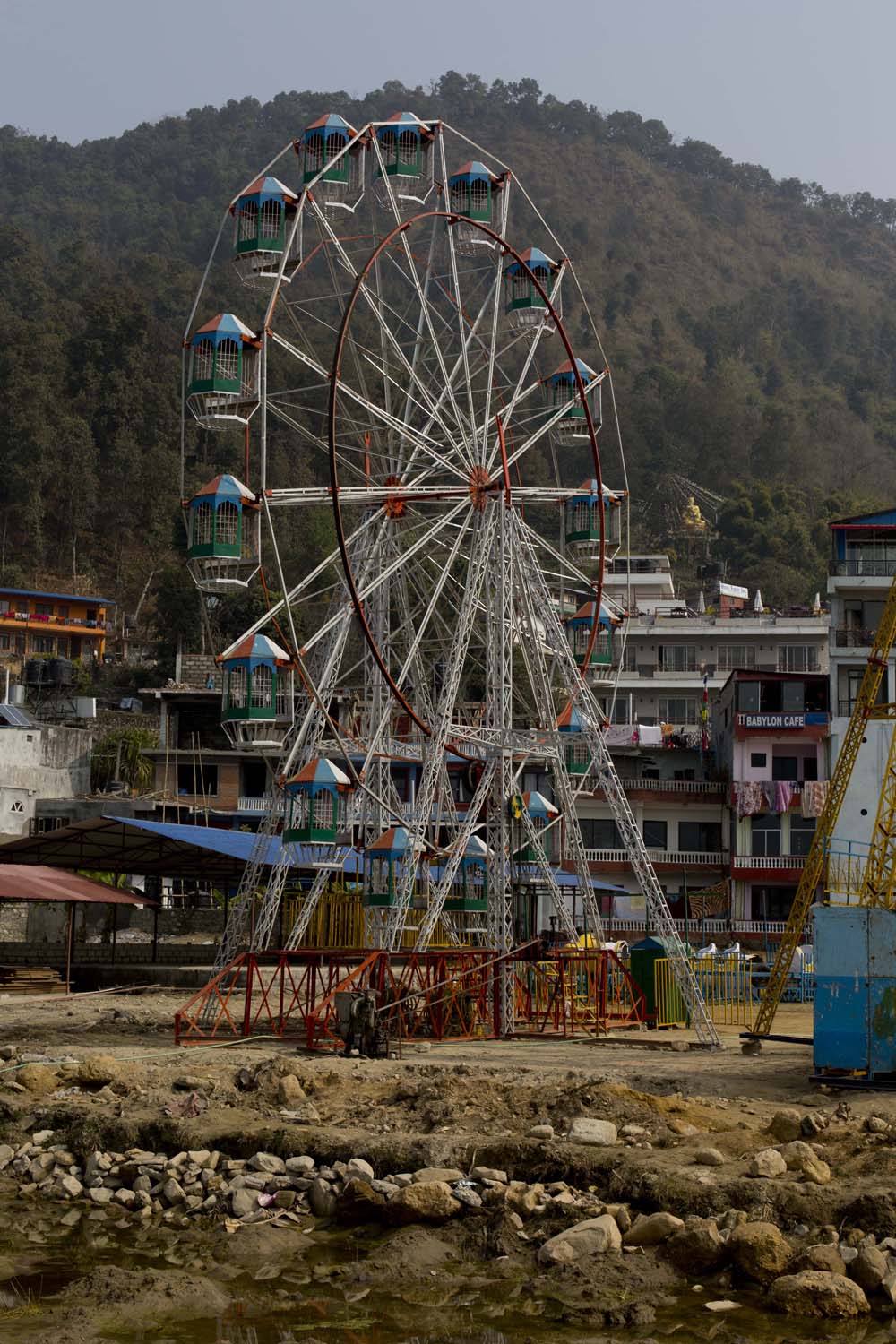 Ferrywheel on moorish grounds - not a good idea, Pokhara Nepal