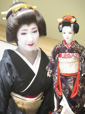 丸美鈴さん作「舞妓」と上七軒・梅志づさん