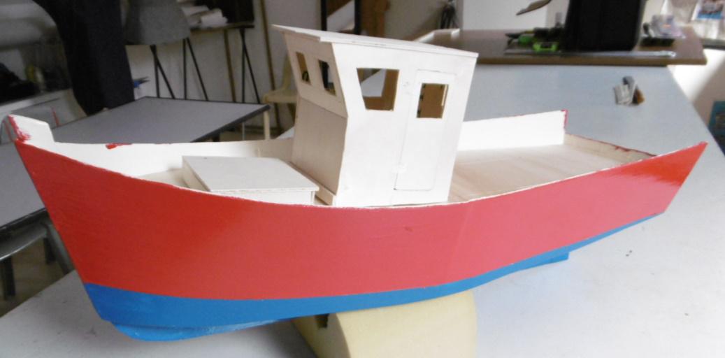 Maxime a emporté son bateau de sauvetage SNSM après avoir peint l’immatriculation à l’avant du bateau.