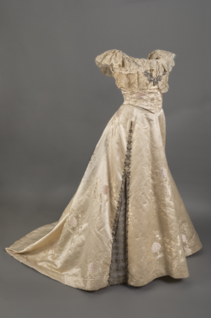 La modernización de la imagen de la monarquía española, también seguidora de tendencias europeas, gracias al Museo del Traje y la característica Belle Epoque.