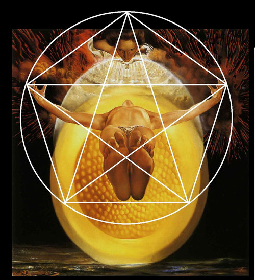 Salvador Dalí.La Ascensión de Cristo-Piedad 1958.Escenografía desconcertante de acuerdo a las reglas de Proporción Áurea(Triángulo cuyas proporciones vienen dadas por las diagonales de un pentágono)El cuerpo de Cristo glorioso asciende exento de estigmas.