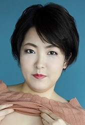 晴山 ひとは