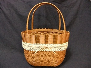 No.５５　New！　　レース付きのバッグ　　価格１９００円　　横約１８ｃｍ×高さ１８ｃｍ×奥行き約１４ｃｍ」