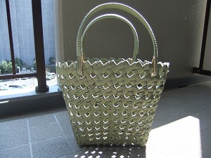No.４９扇形のバッグ　　　　価格２５００円　　　横２１ｃｍ×高さ約２７ｃｍ×奥行き約９ｃｍ