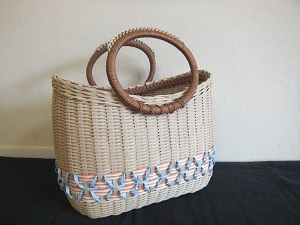 No.113　模様編みバッグ　　sold out  横24㎝×奥行15㎝×高さ17～21cm　　¥2500
