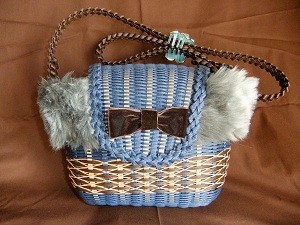 No.８３　ファーポシェット　　　価格２５００円　　　　No.８２のデザイン違いです