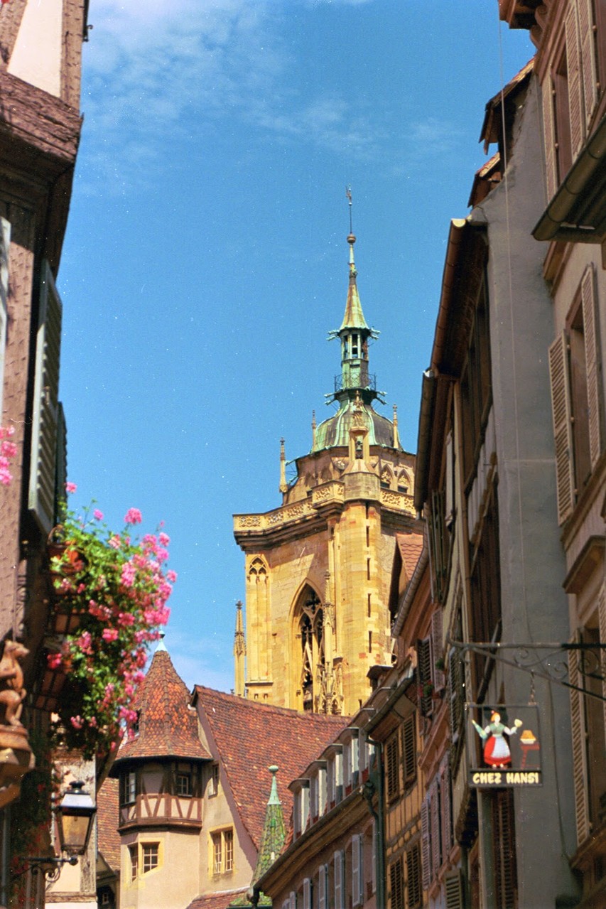 La collégiale de Colmar et la rue des marchands - Gite du Leimen en Alsace