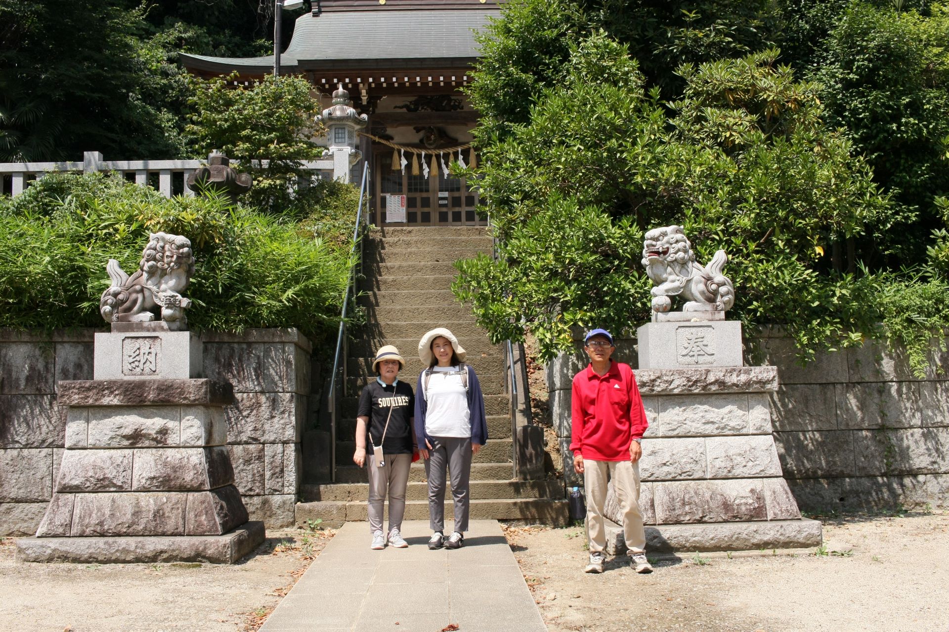 今回は神社巡りコース、木陰で休憩して、無事に解散となりました。