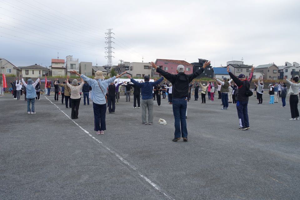 ラジオ体操で準備運動。