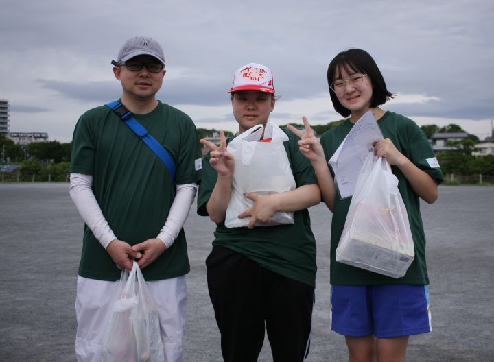 笑顔の優勝チーム「チャンマヨ」