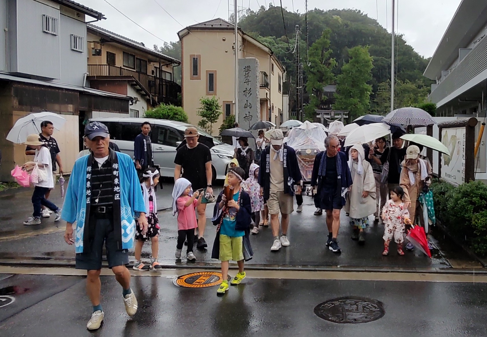 杉山神社から樽町町内へ