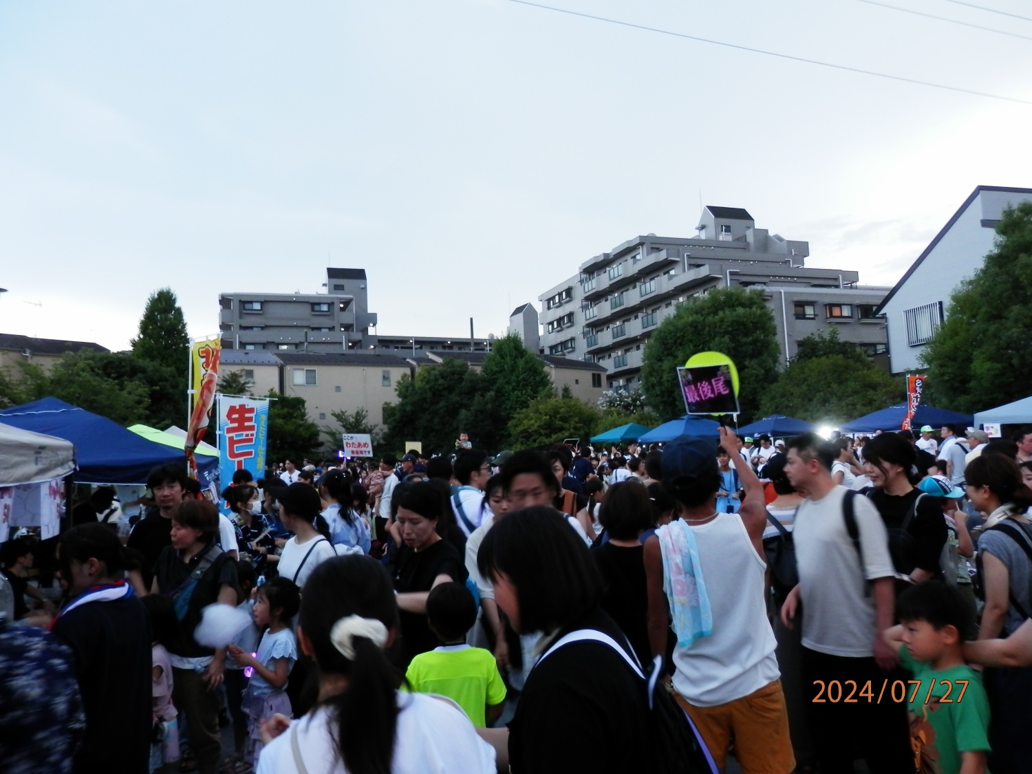 会場内は大賑わい