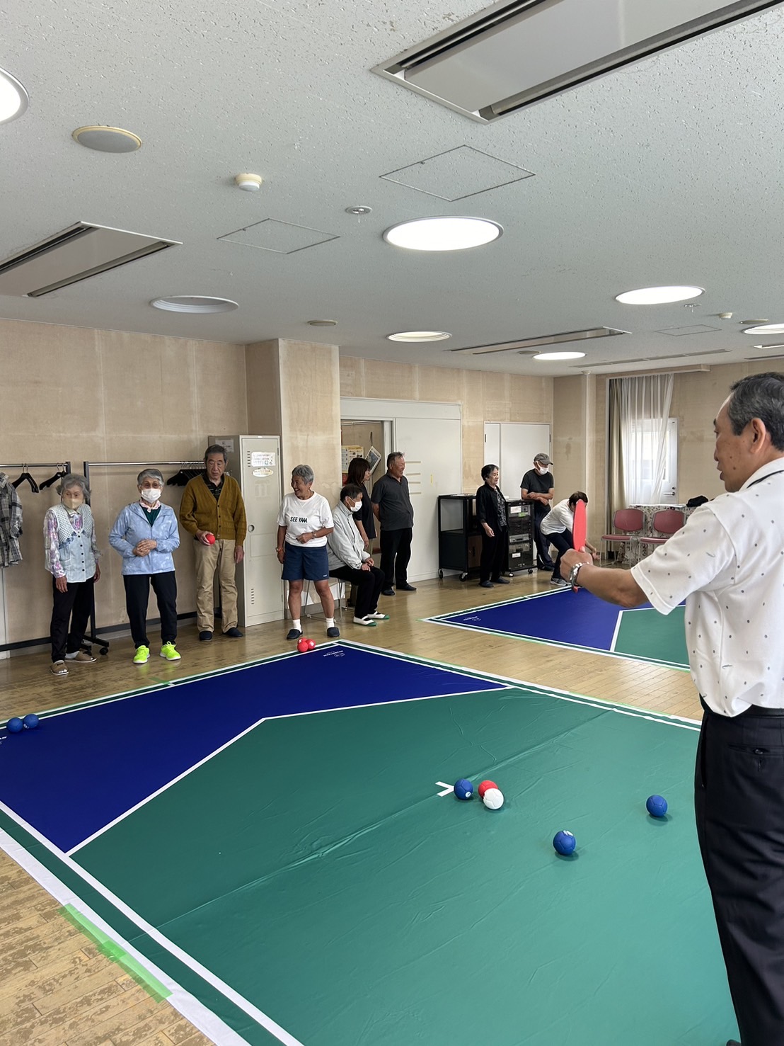 青の番です。