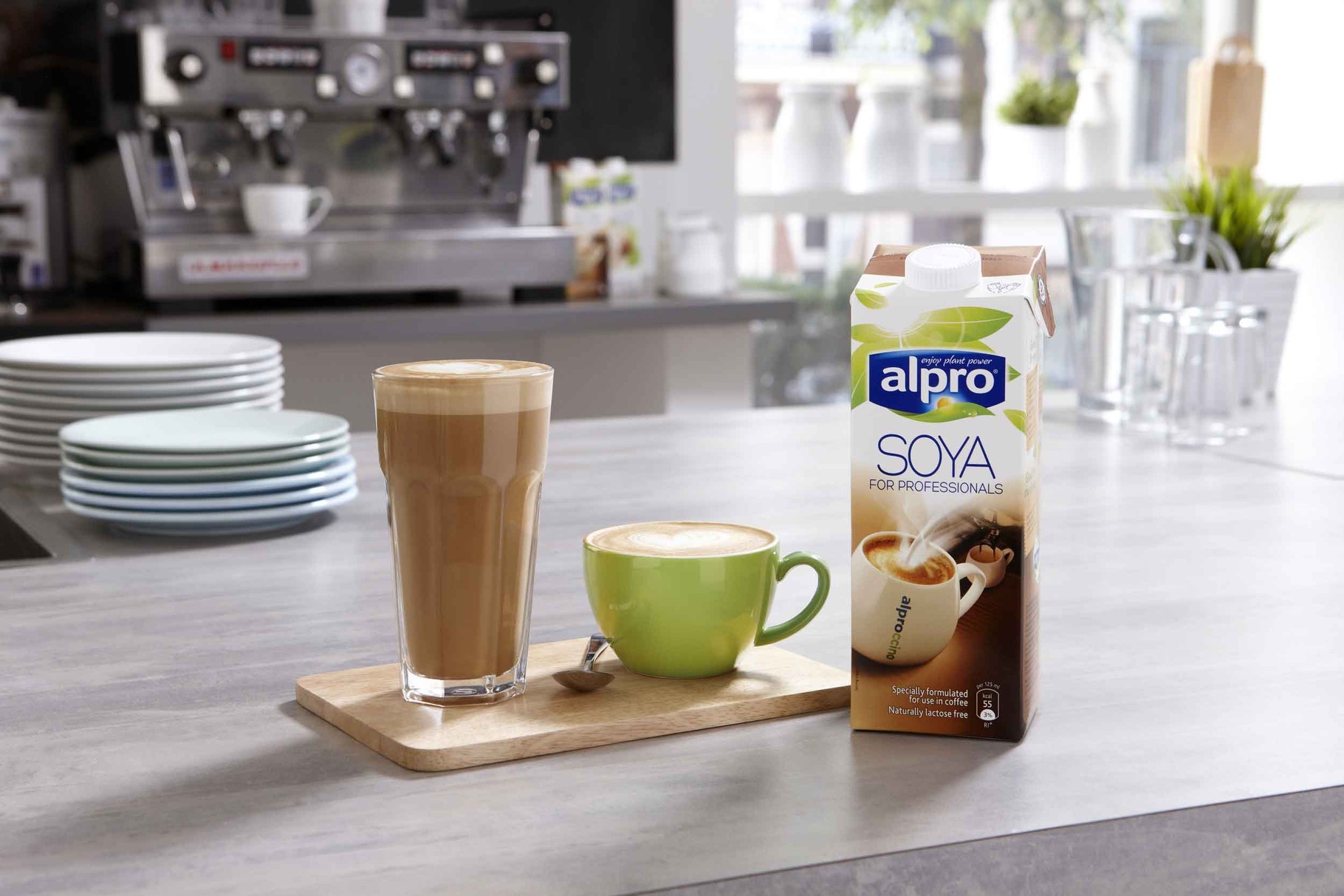 Perfekte Cappuccino und Latte-Spezialitäten mit Alpro - kaffeezeit.de