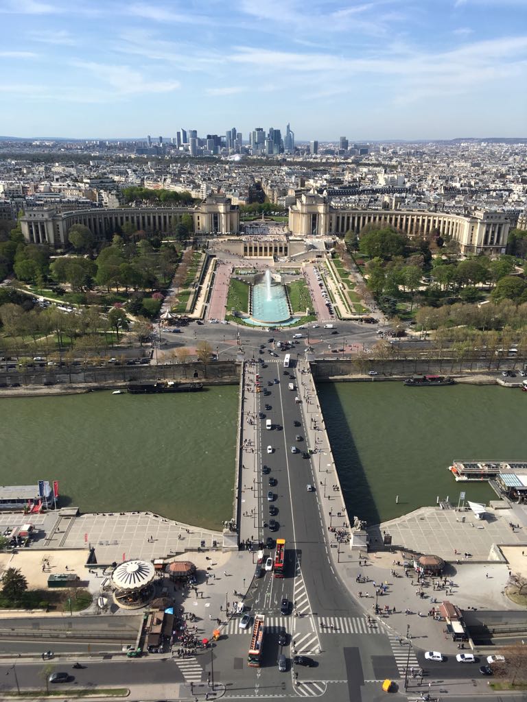 Blick vom Eiffelturm auf Paris.