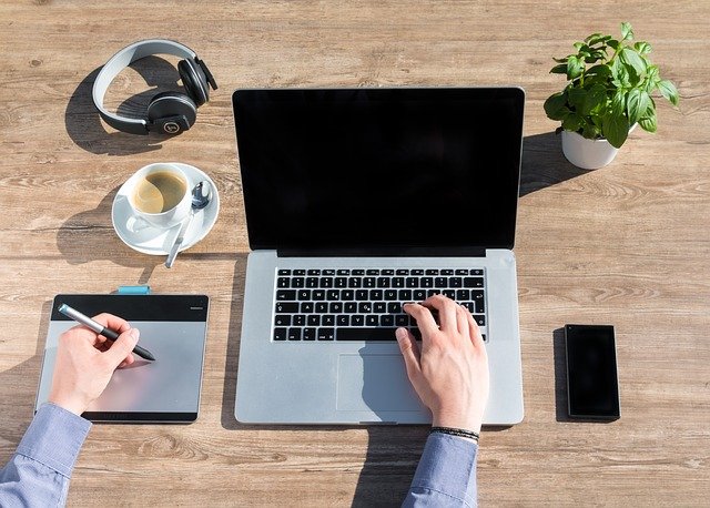 Running Your Home Business On The Internet And In Person