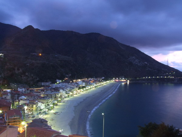 Costa viola, vista da Scilla,con Bagnara e Palmi