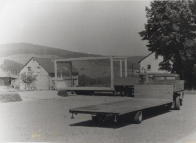 Schulpavillons werden angeliefert (1967)