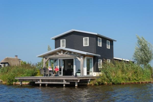 Te huur vakantiewoning aan open water met eigen aanlegsteiger