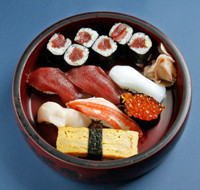 two tuna、squid、crab、clam、salmon roe、egg