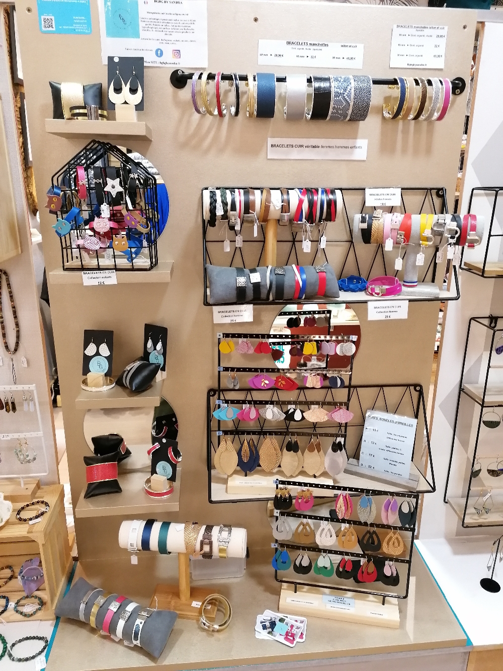  boucles d'oreilles créateurs, sac à main  et pochettes femme pas cher tendance à la mode, pochette portable mariage