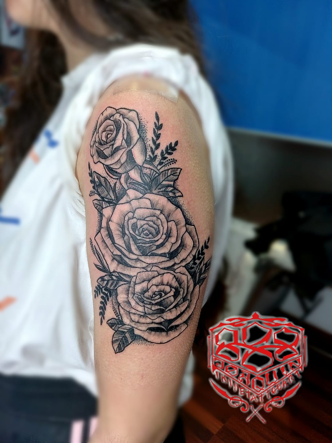 flores black-work
