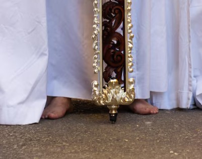 Los pies de los nazarenos en Semana Santa: prevención y cuidados podológicos