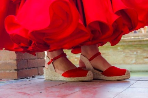 Cuida tus pies en ferias y romerías: disfruta sin molestias
