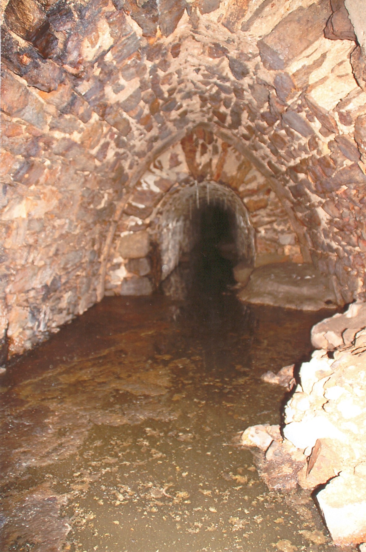 Dessous du pont de la porte Angevine