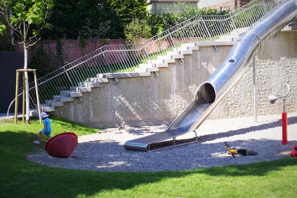 treppe mit integrierter kletterwand