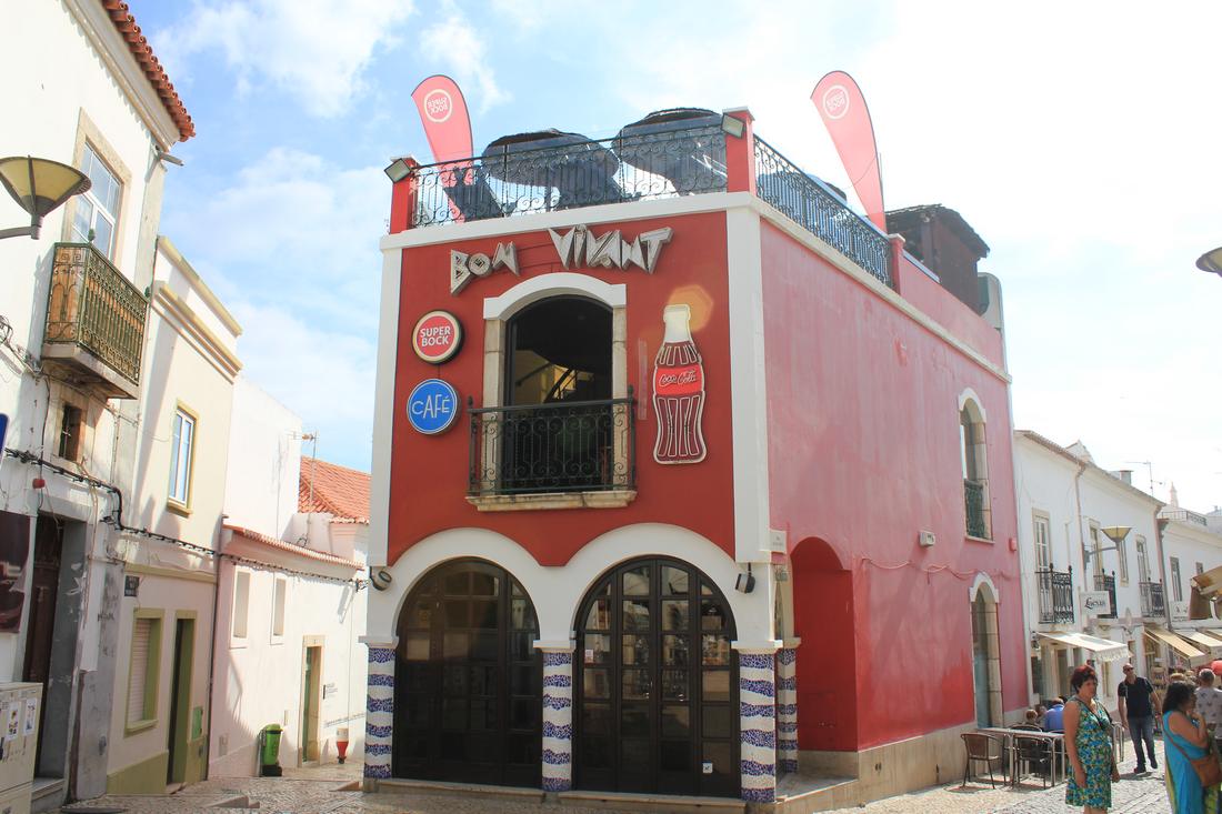 Altstadt Lagos - eine Bar mit Dachterrasse